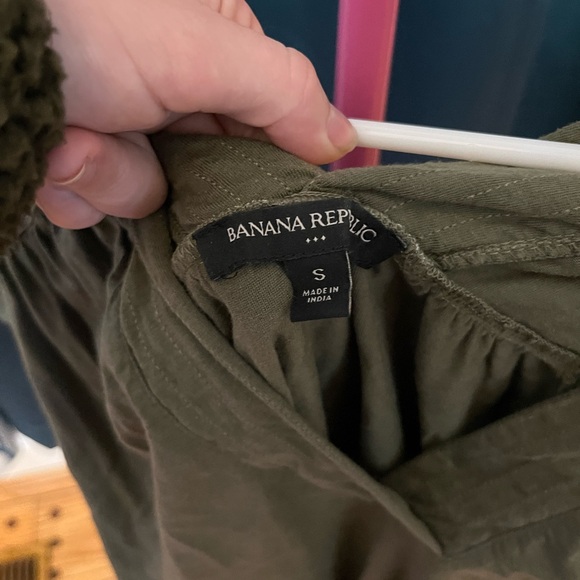 Banana republic army green blouse v neck - Picture 4 of 5